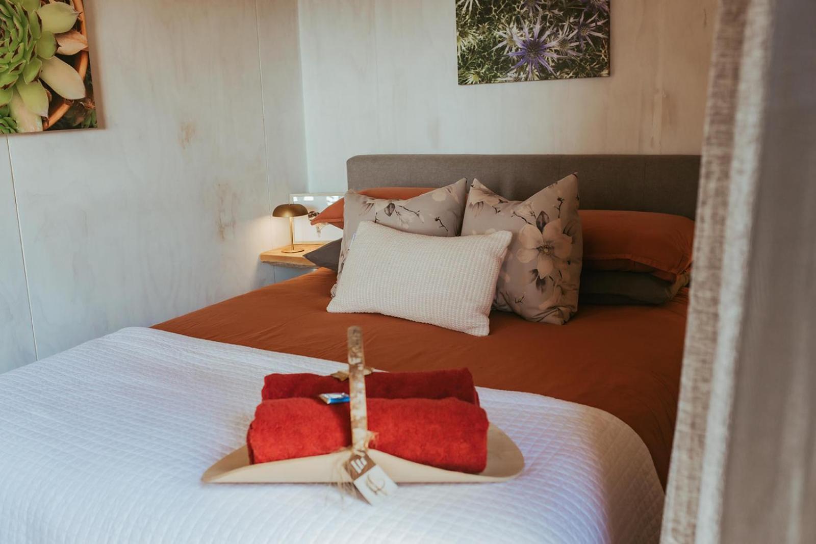 מלון טקאקה Golden Bay Glamping מראה חיצוני תמונה